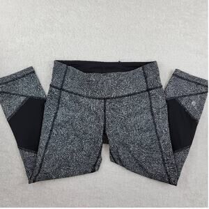 Lululemon Pace Rival Crop Line Up White Black 19"